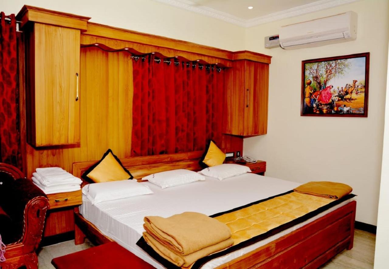 Anandha Grand Lodge Thiruchendur Bagian luar foto